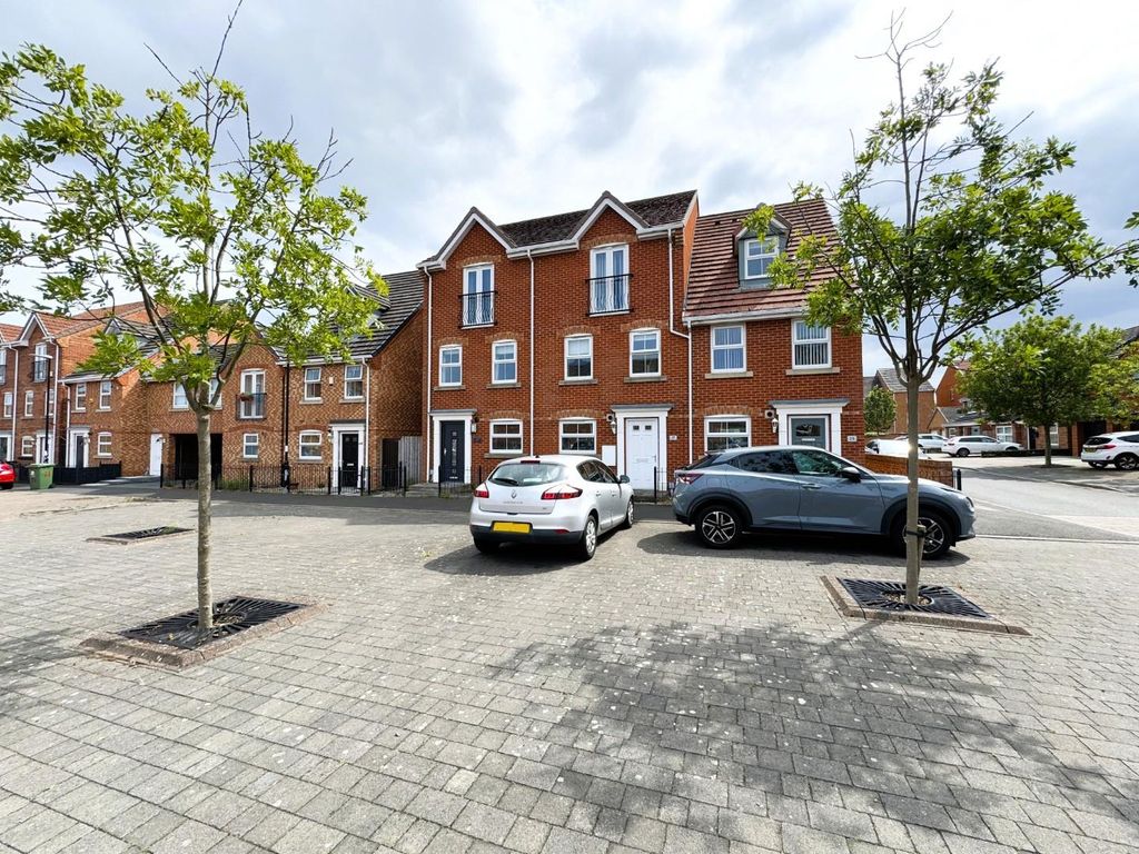 Property photo 1 of 21 Front