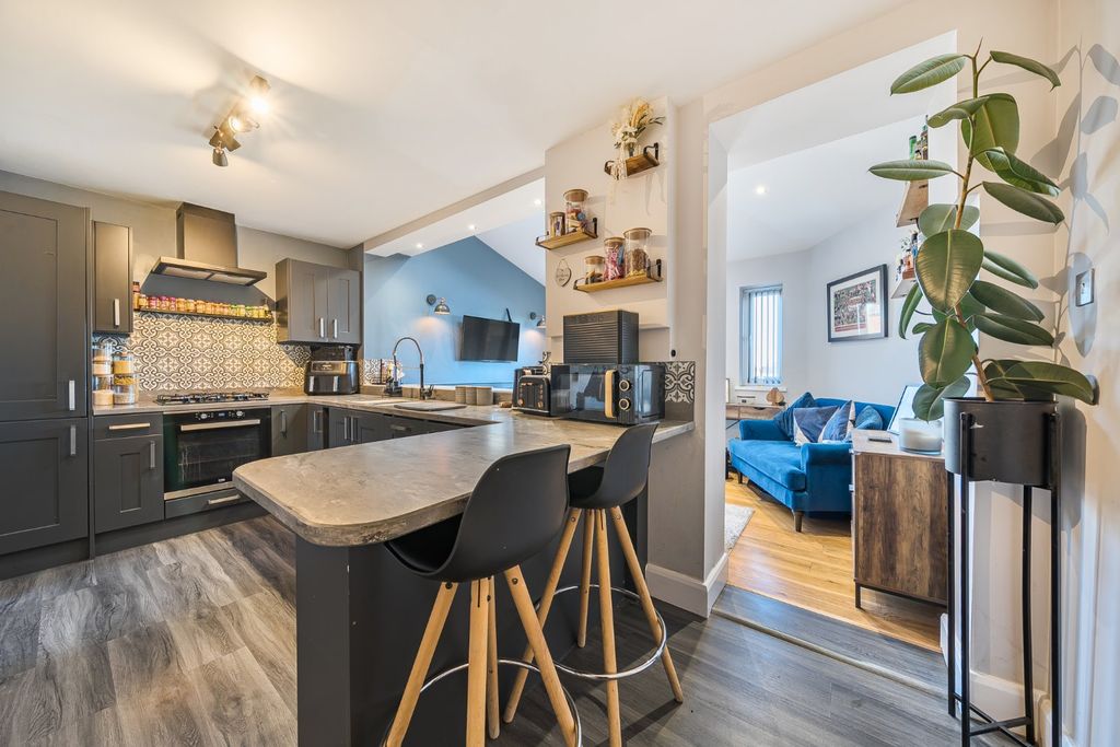 Property photo 2 of 13 Picture No. 16