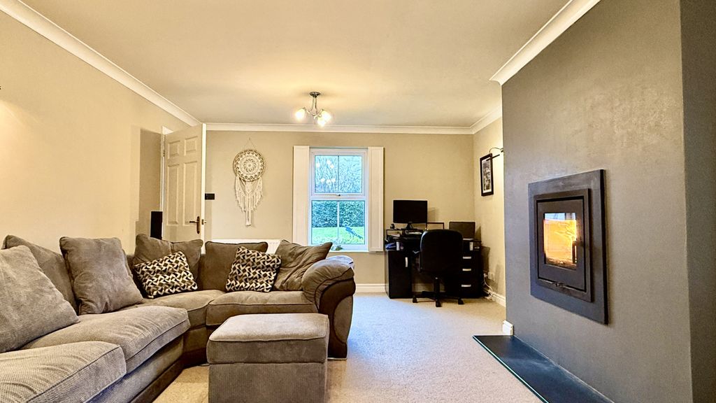 Property photo 2 of 27