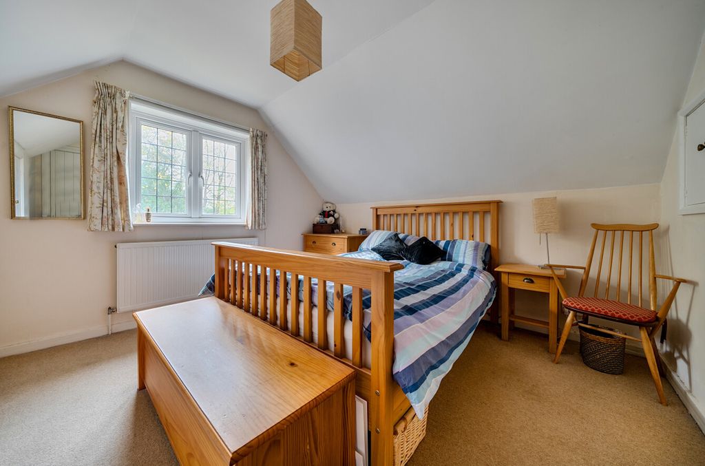 Property photo 3 of 12 1375201-13-690B2c...