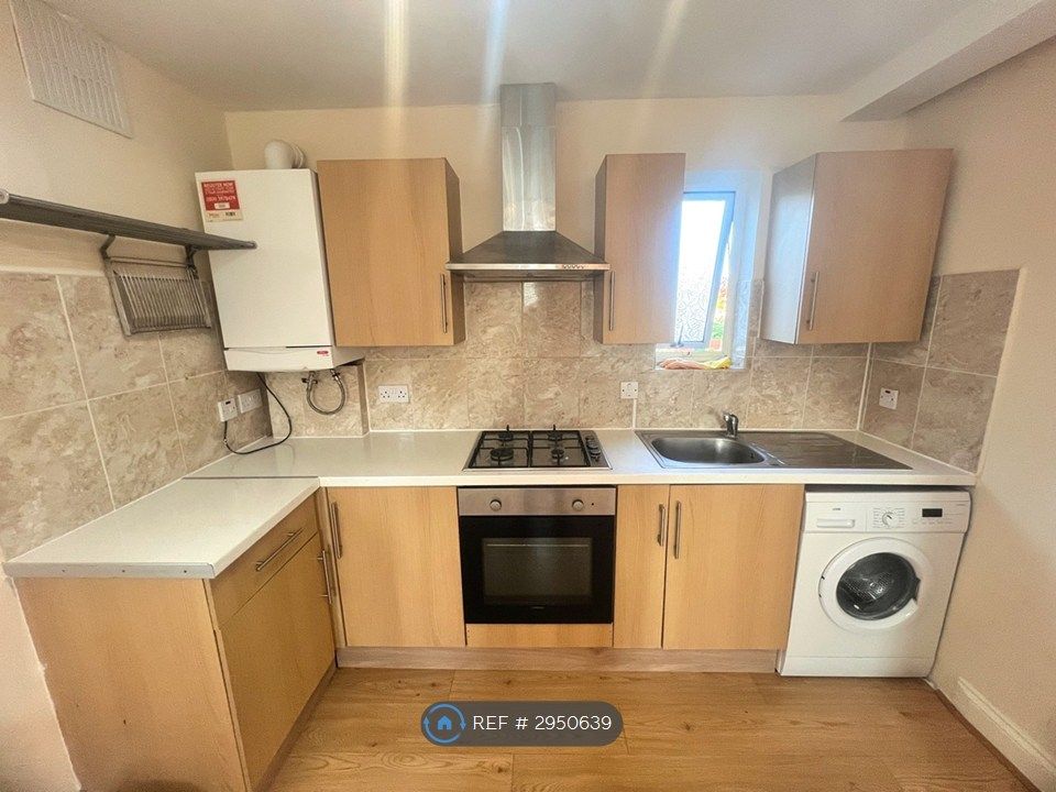 Property photo 2 of 6 Kitchen
