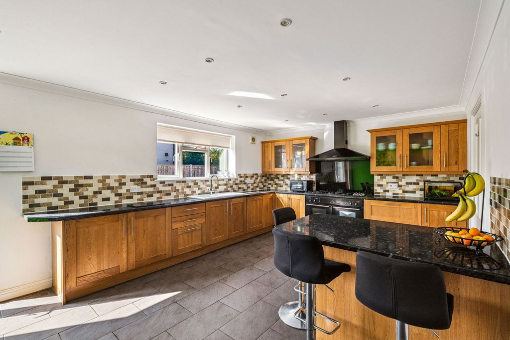 Property photo 3 of 41