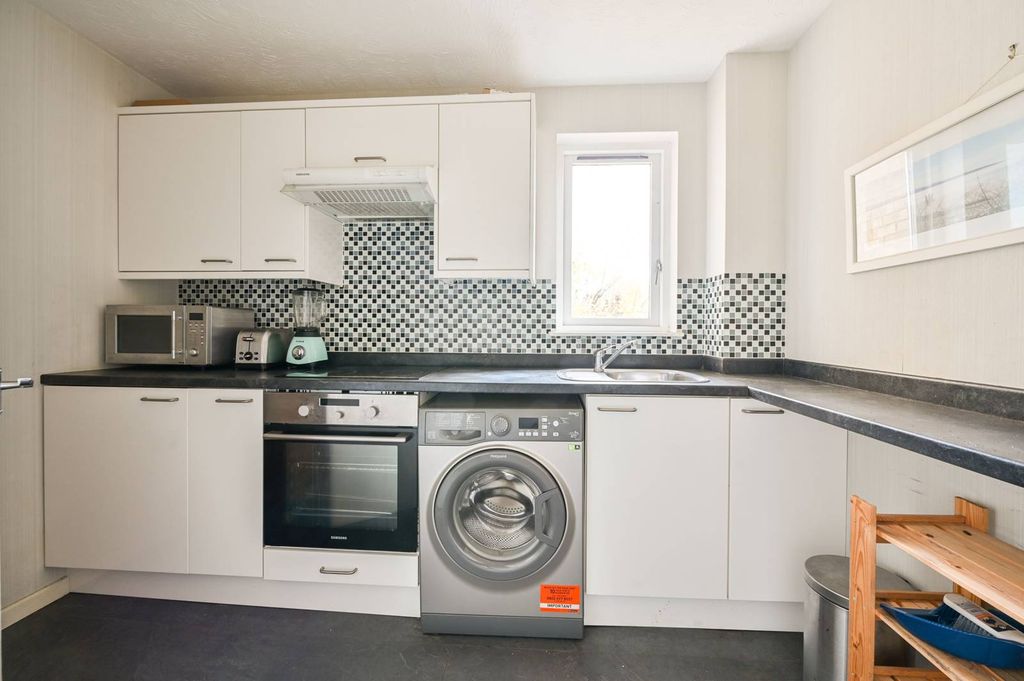 Property photo 3 of 5