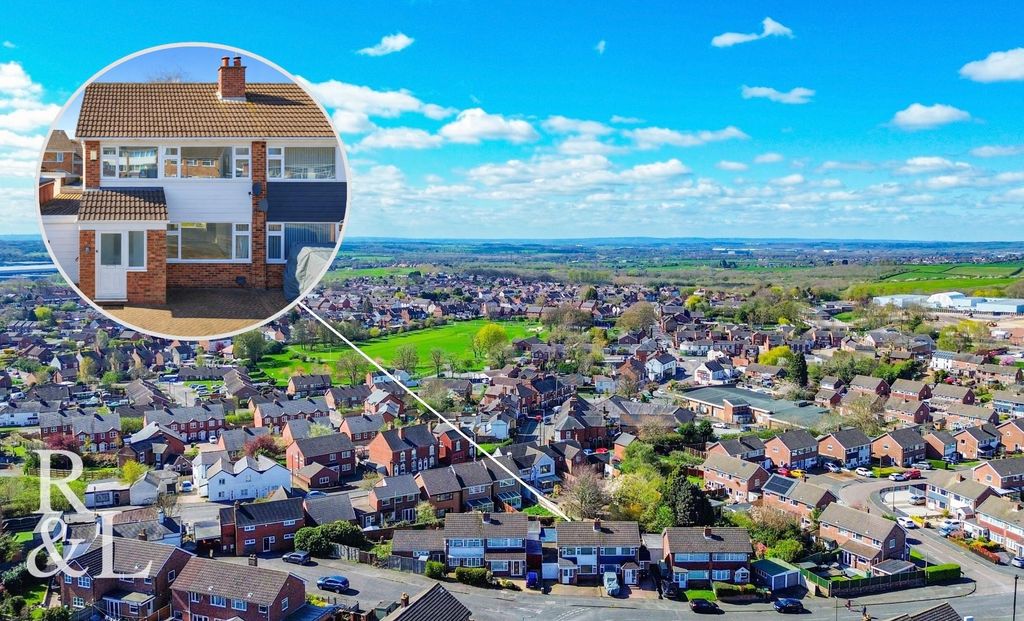 Property photo 1 of 44 8 Larch Road (38).Jpg