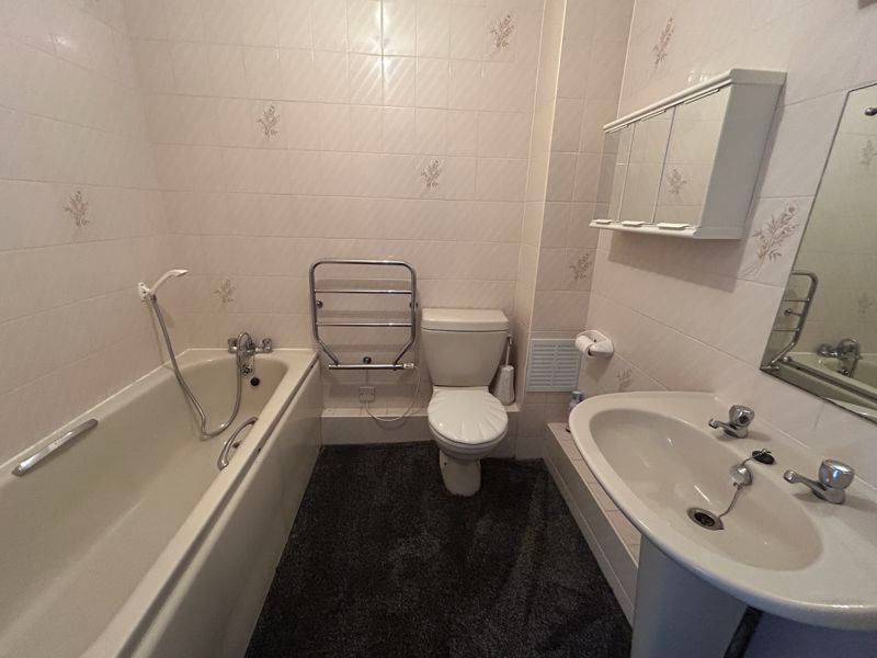 Property photo 2 of 16 Photo 6