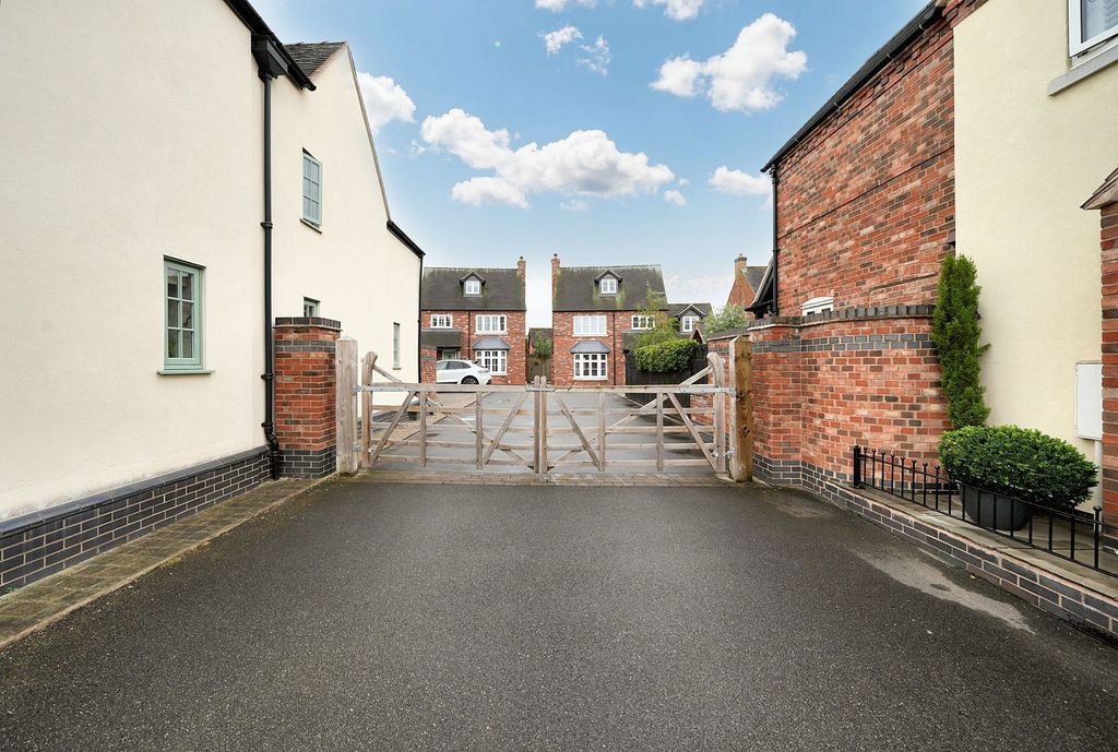 Property photo 3 of 59