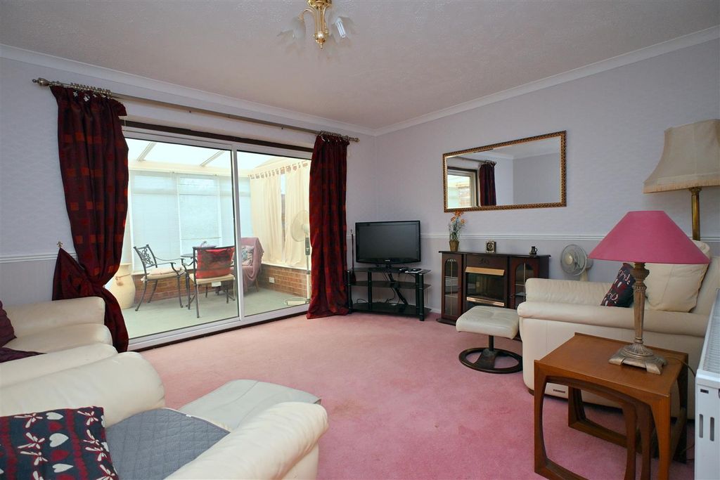 Property photo 3 of 14 Sitting Room