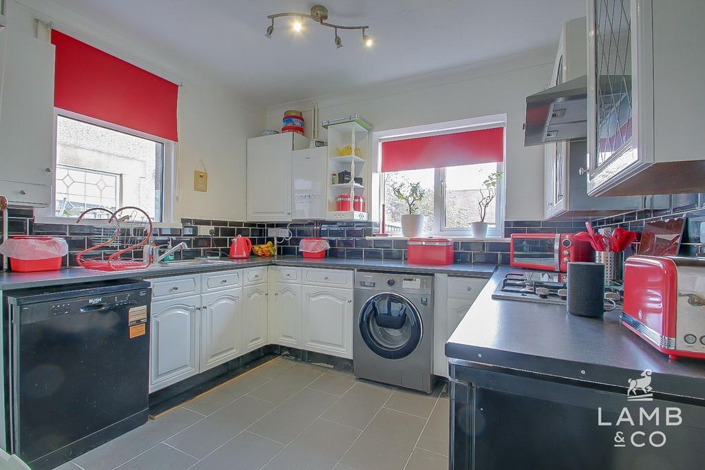 Property photo 3 of 11