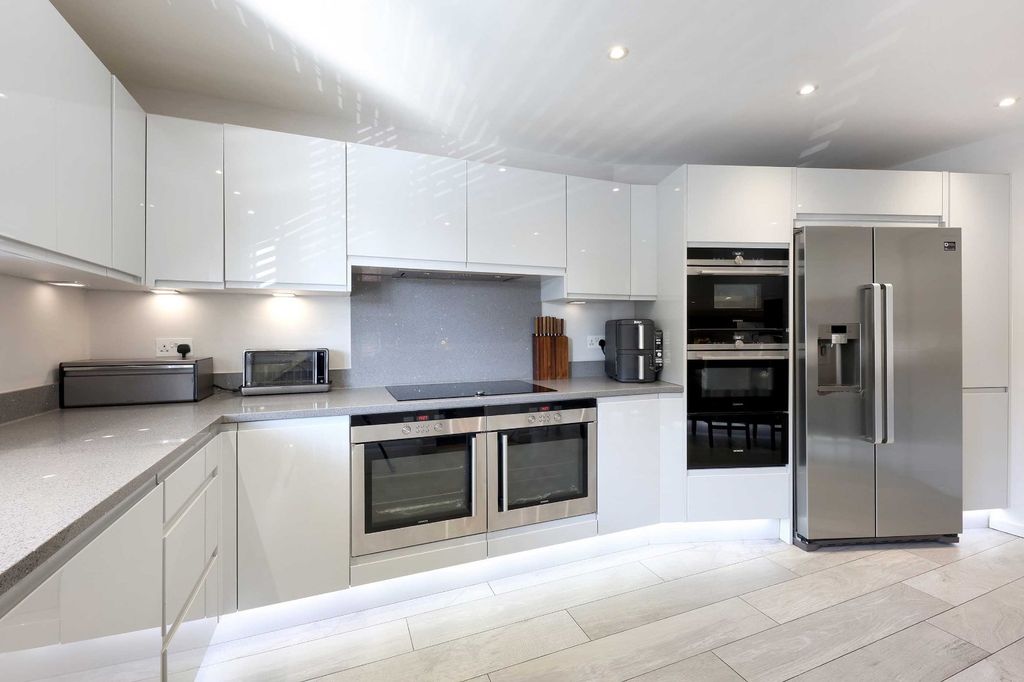 Additional image 18 of 4 bed detached house for saleLower Cookham Road, Maidenhead, Berkshire SL6