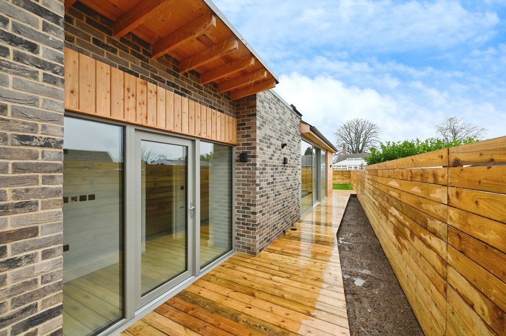 Property photo 3 of 20 6037