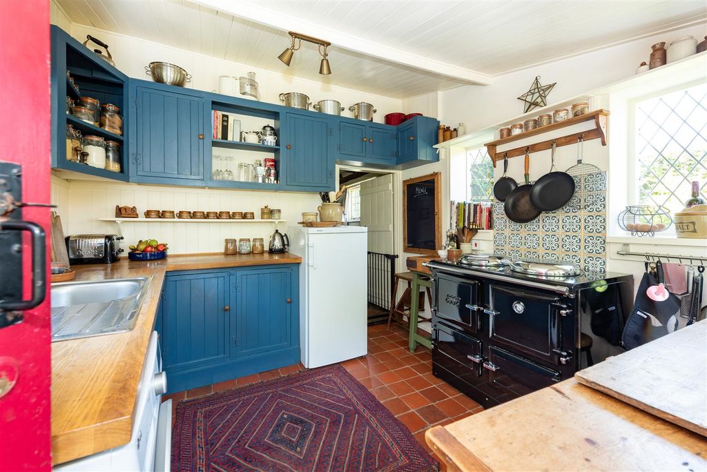 Property photo 2 of 20