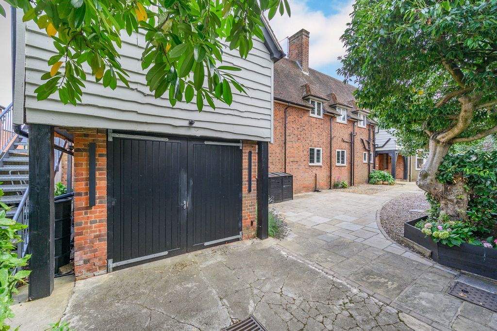 Property photo 2 of 42