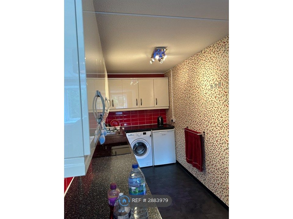 Property photo 3 of 12 Kitchen