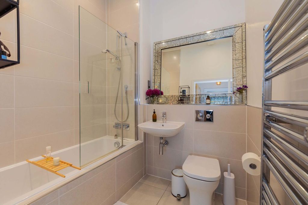 Additional image 7 of 2 bed flat for saleKingfisher Drive, Maidenhead SL6