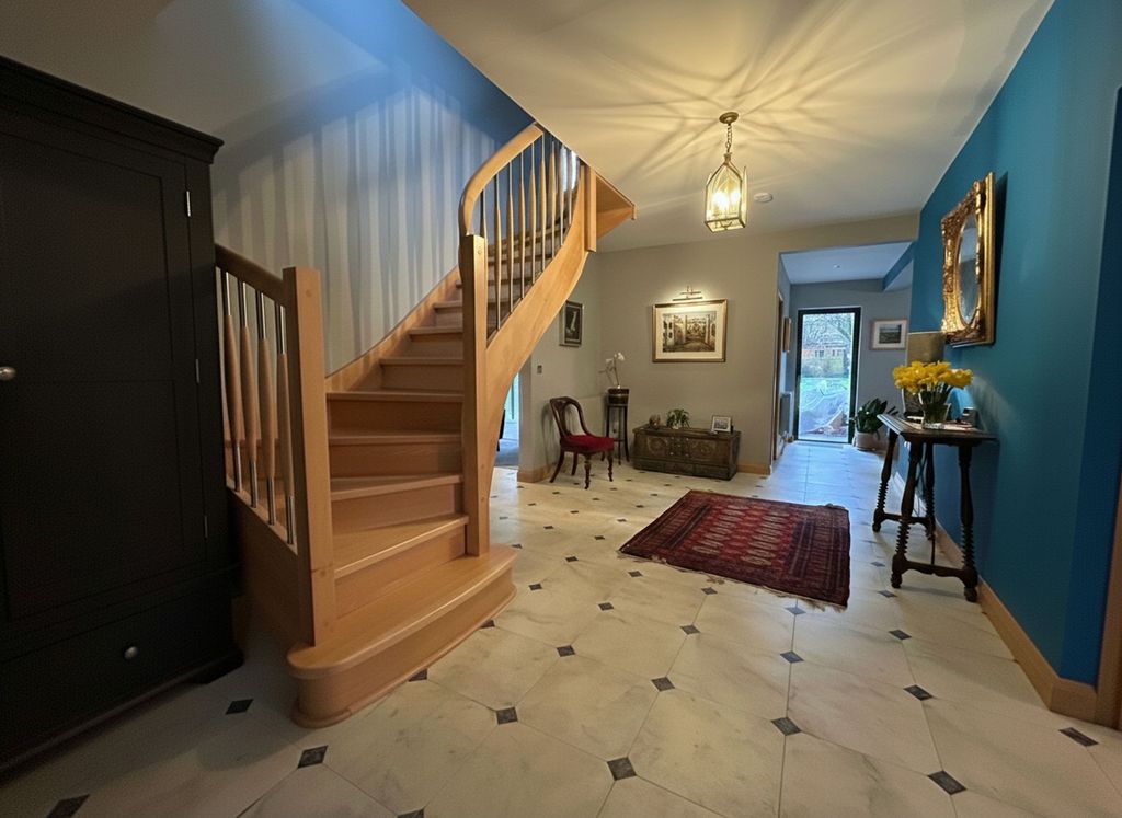 Property photo 3 of 43