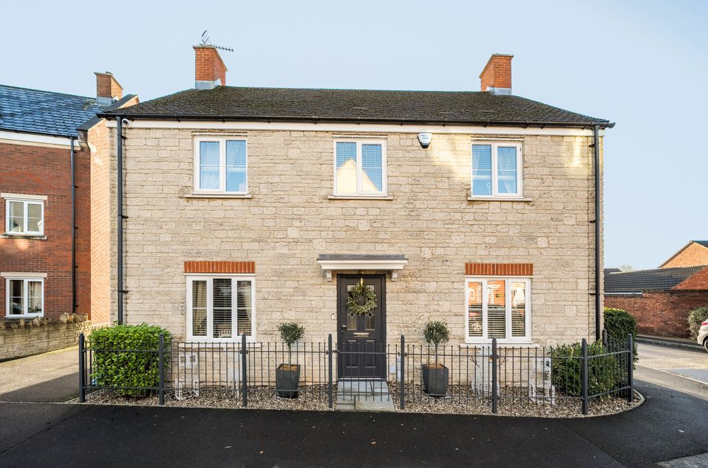 Property photo 1 of 14 13861669692ee13Bdb256