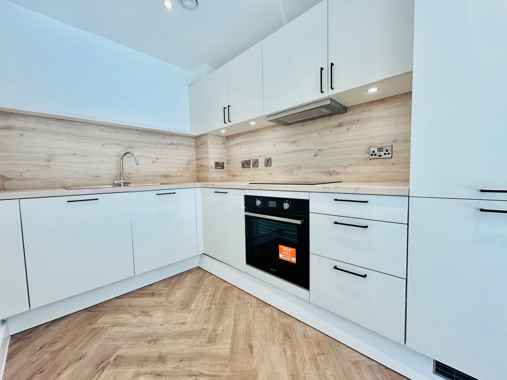 Property photo 1 of 4 Kitchen