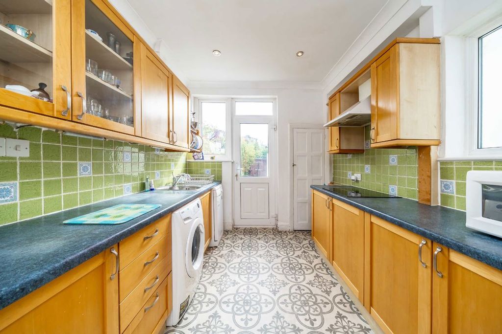 Property photo 2 of 11