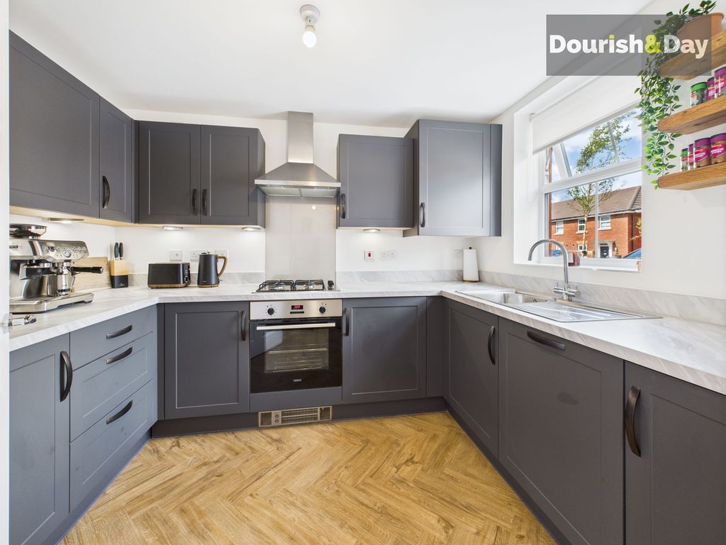 Property photo 3 of 13 Fitted Kitchen