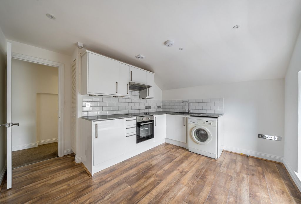 Property photo 2 of 14 1345065-8-68Add32...
