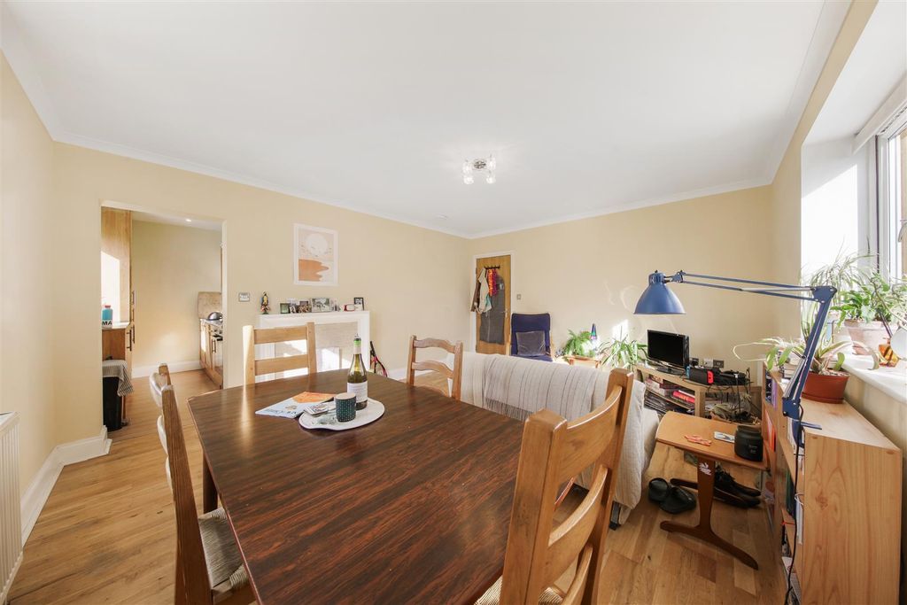 Property photo 1 of 20 Flat 8, Wiltern Court - Ljlyzf1Upkbgae71B7S9.Jpg
