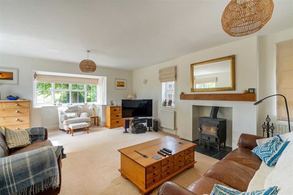 Property photo 2 of 14 Sitting Room