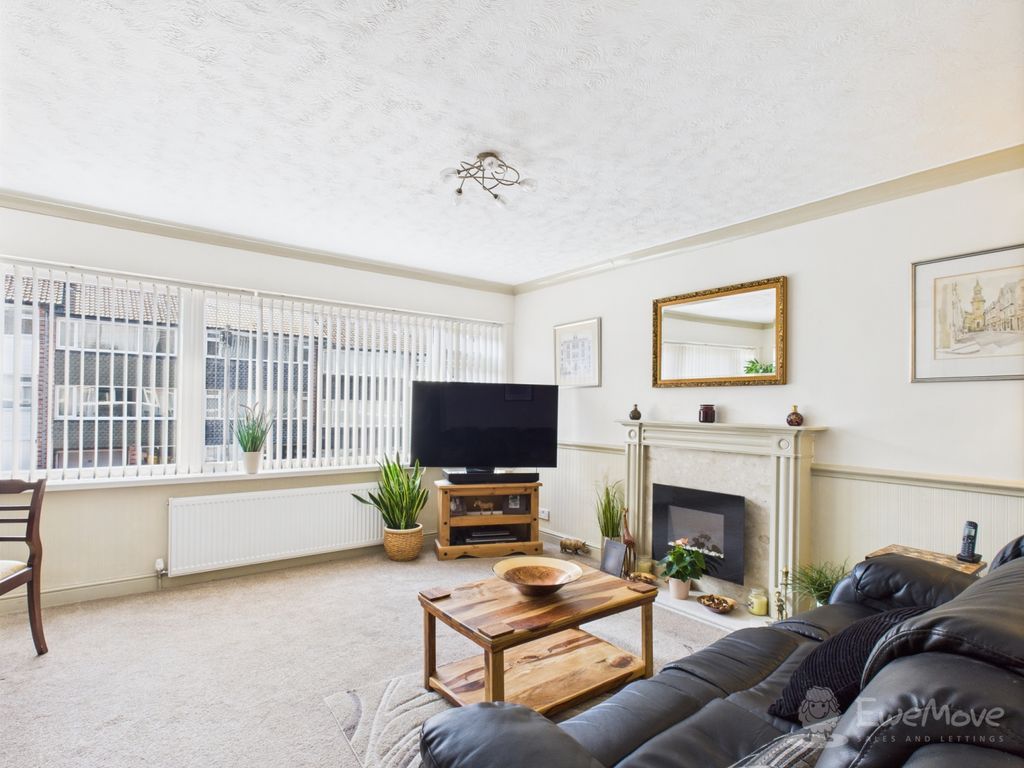 Property photo 3 of 15 Living Room Diner
