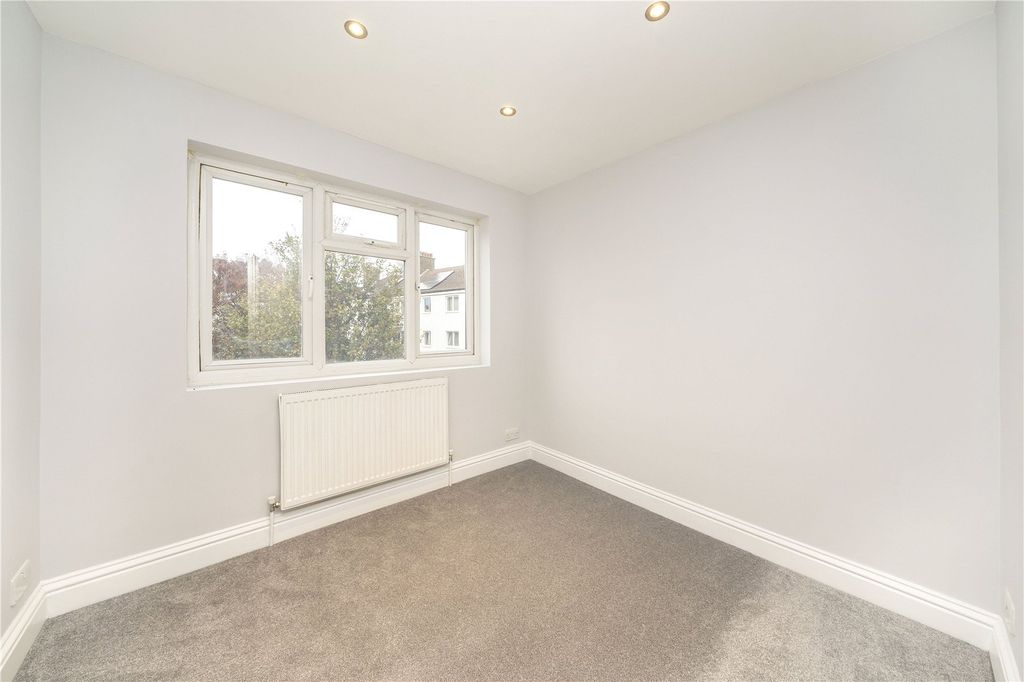 Property photo 3 of 5 Picture No. 14