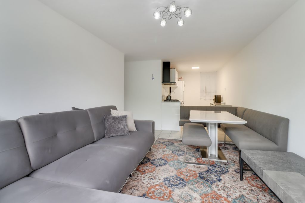 Property photo 1 of 10 Lounge To Kit
