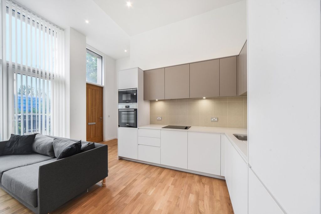 Property photo 3 of 17 Kitchen