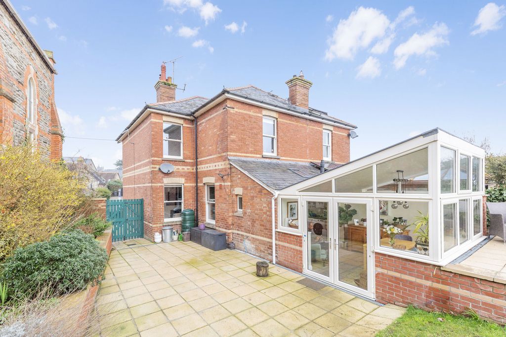 Property photo 3 of 32