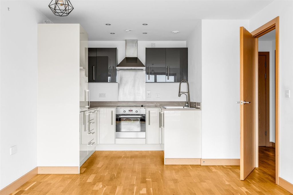 Property photo 2 of 16 Internal.Jpg