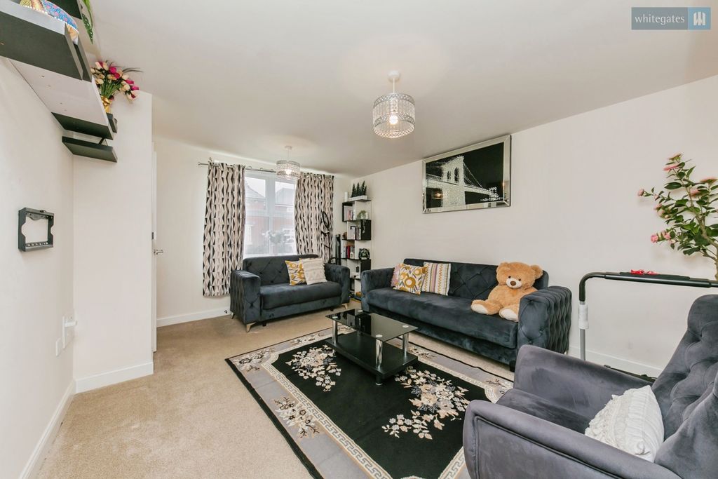 Property photo 3 of 17 Pbox-Img.Jpg