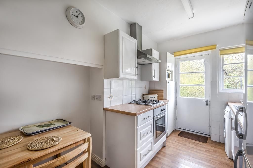 Property photo 3 of 10 Kitchen