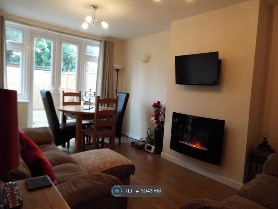 Property photo 1 of 14 Living Room