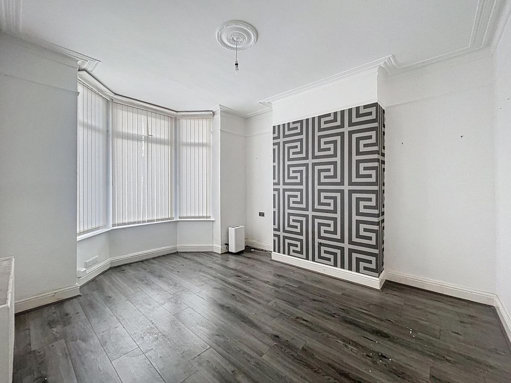 Property photo 3 of 14 4503033