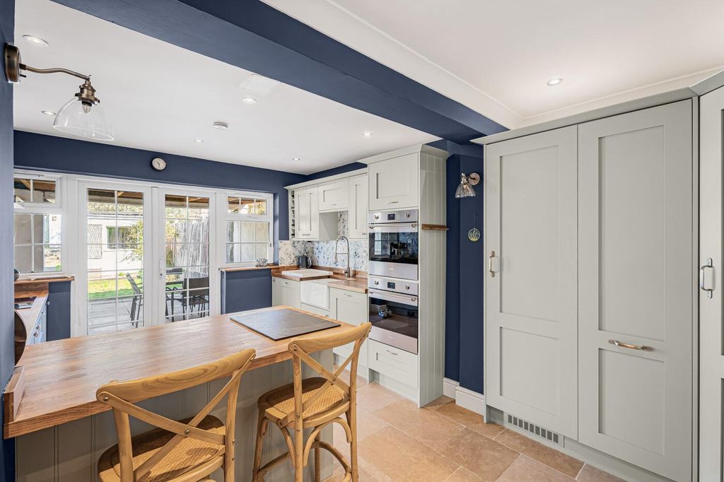 Property photo 2 of 24 Kitchen