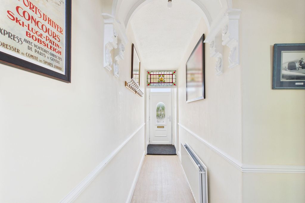 Property photo 2 of 32