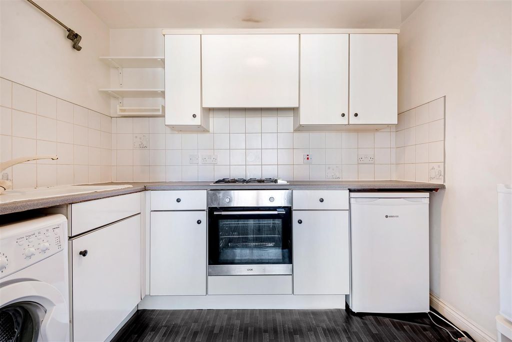 Property photo 3 of 12 Kitchen