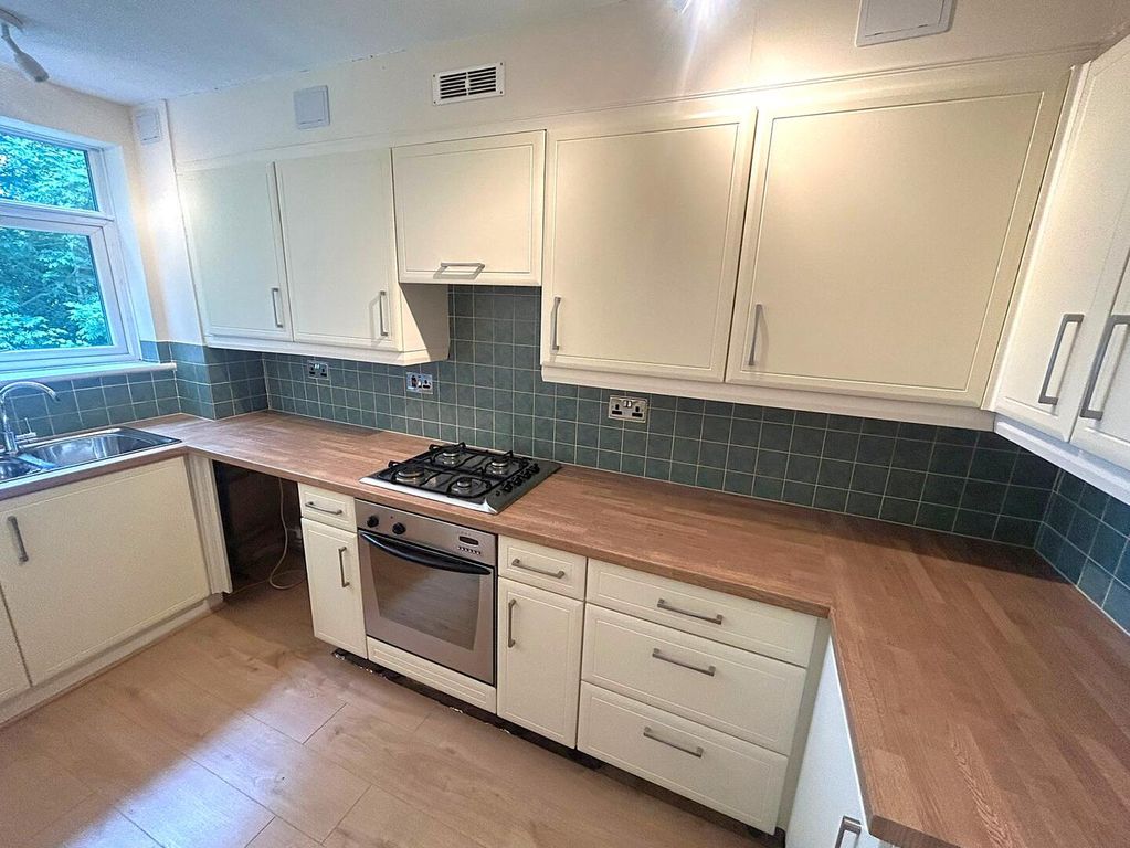 Property photo 2 of 6 Kitchen