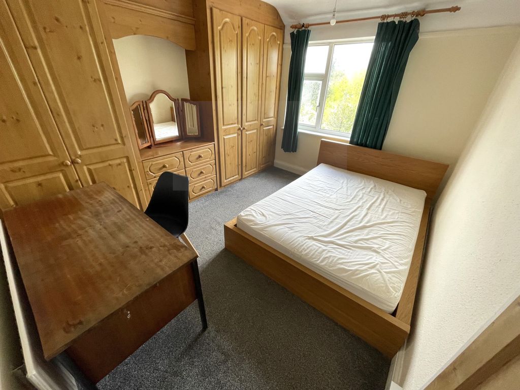 Property photo 1 of 16 Photo 7