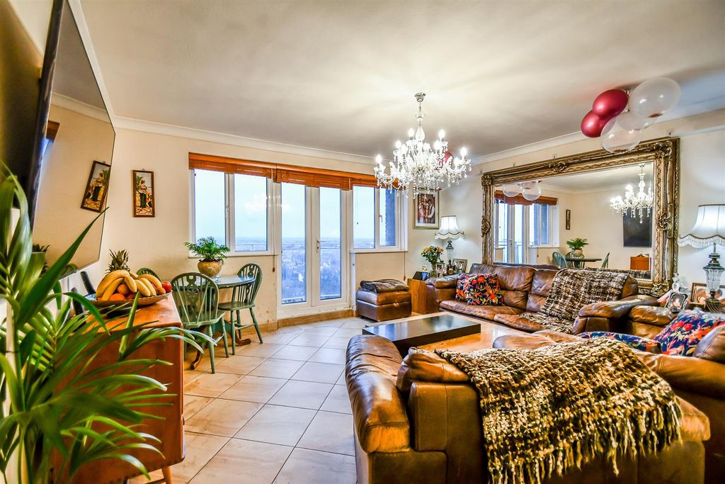 Property photo 2 of 16 Lounge