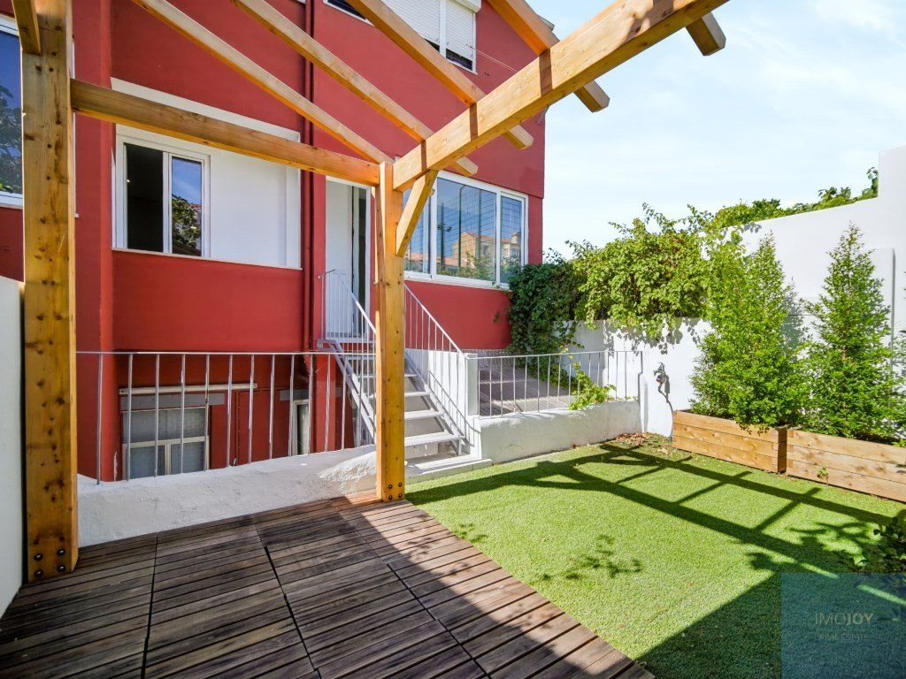Property photo 2 of 25