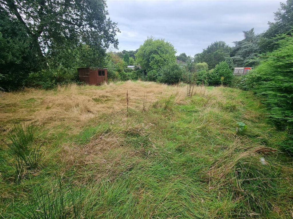 Property photo 2 of 9 Garden