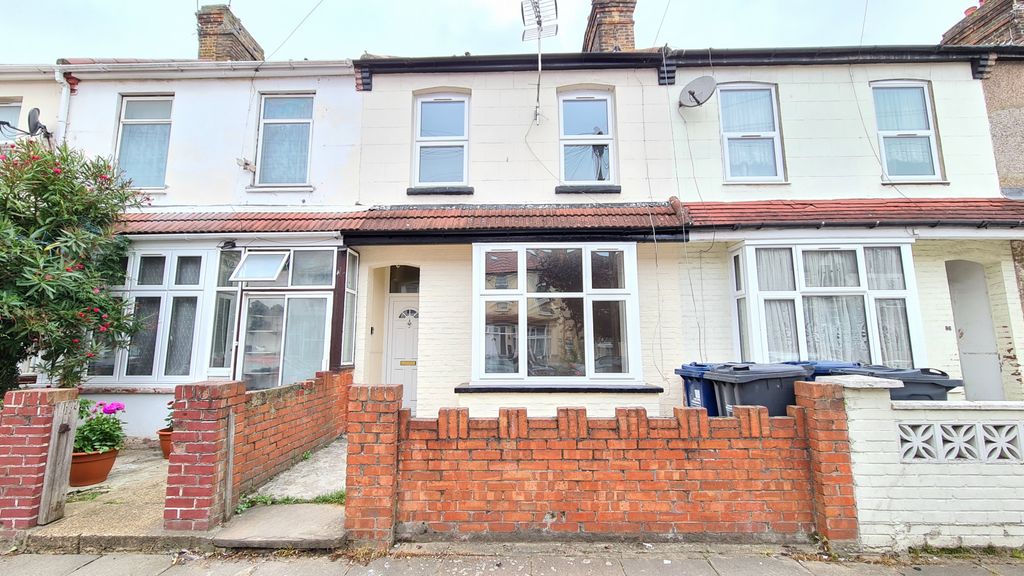 Property photo 1 of 7 Four/Five Bedroom House To Rent