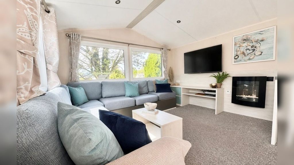 Property photo 1 of 12 Atlas Moonstone 2016 Car0064641 143646496.Jpeg