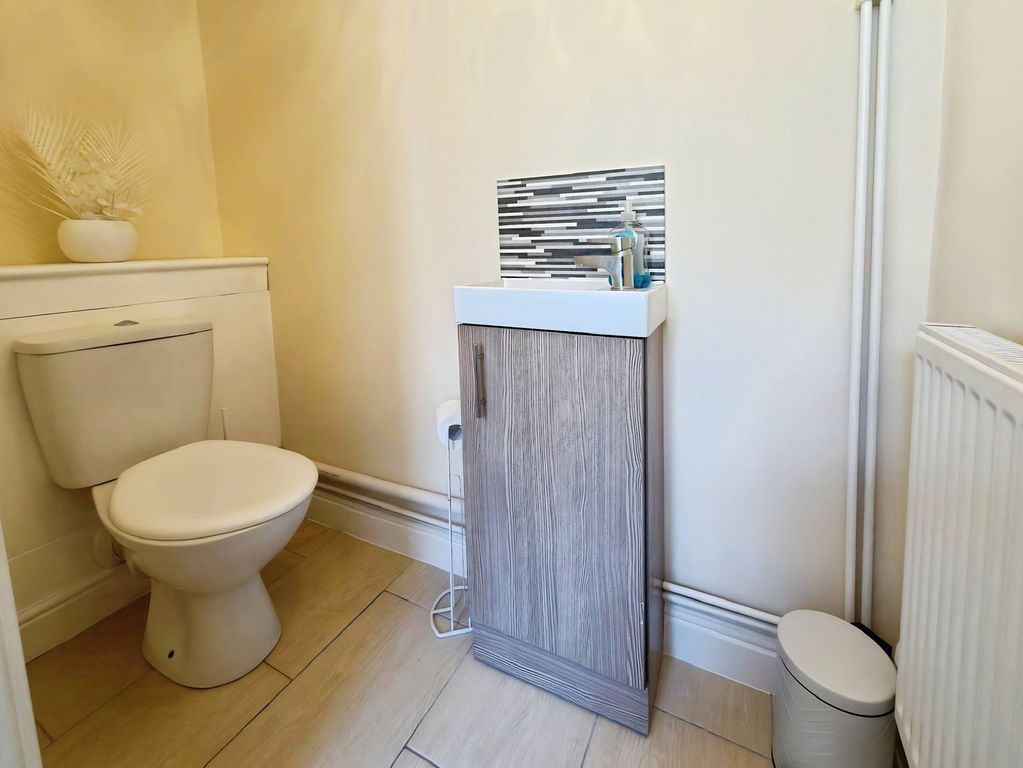 Property photo 3 of 27