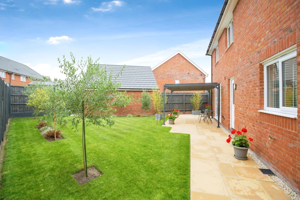 Property photo 2 of 22 A201E8Bb-Mw-7832