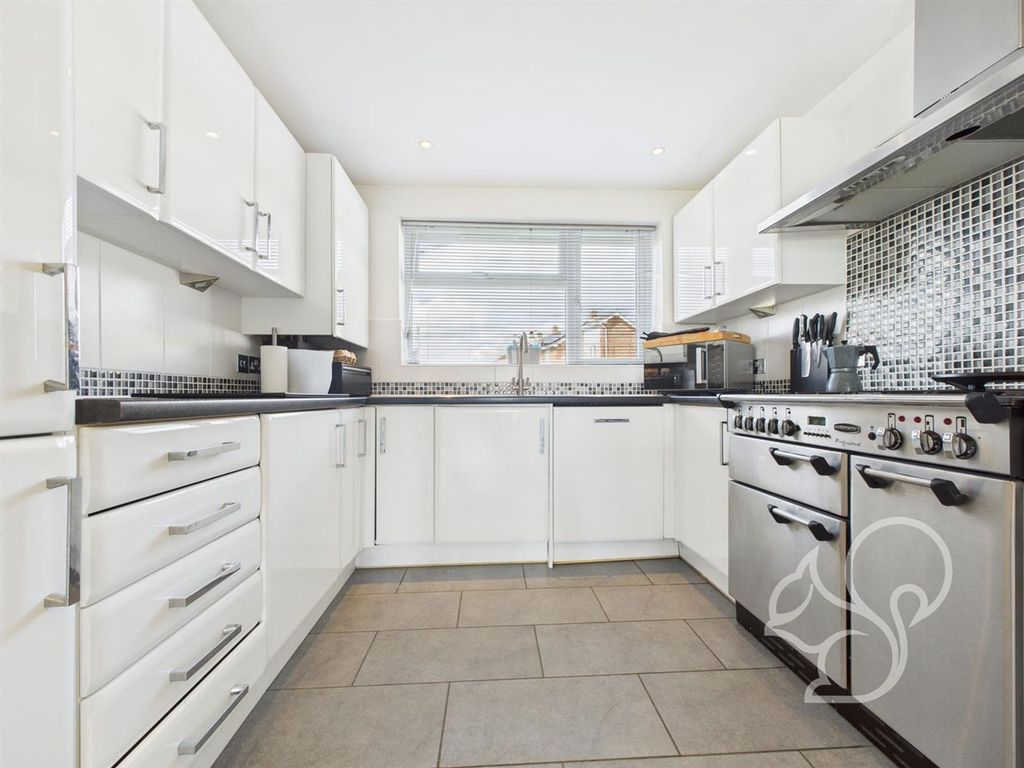 Property photo 3 of 29 Kitchen