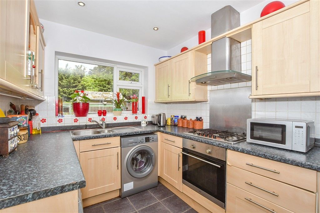Property photo 3 of 17 Kitchen